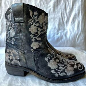 Taos Privilege Womens Embroidered Leather Western Ankle Boots Pewter 37/US 6-6.5